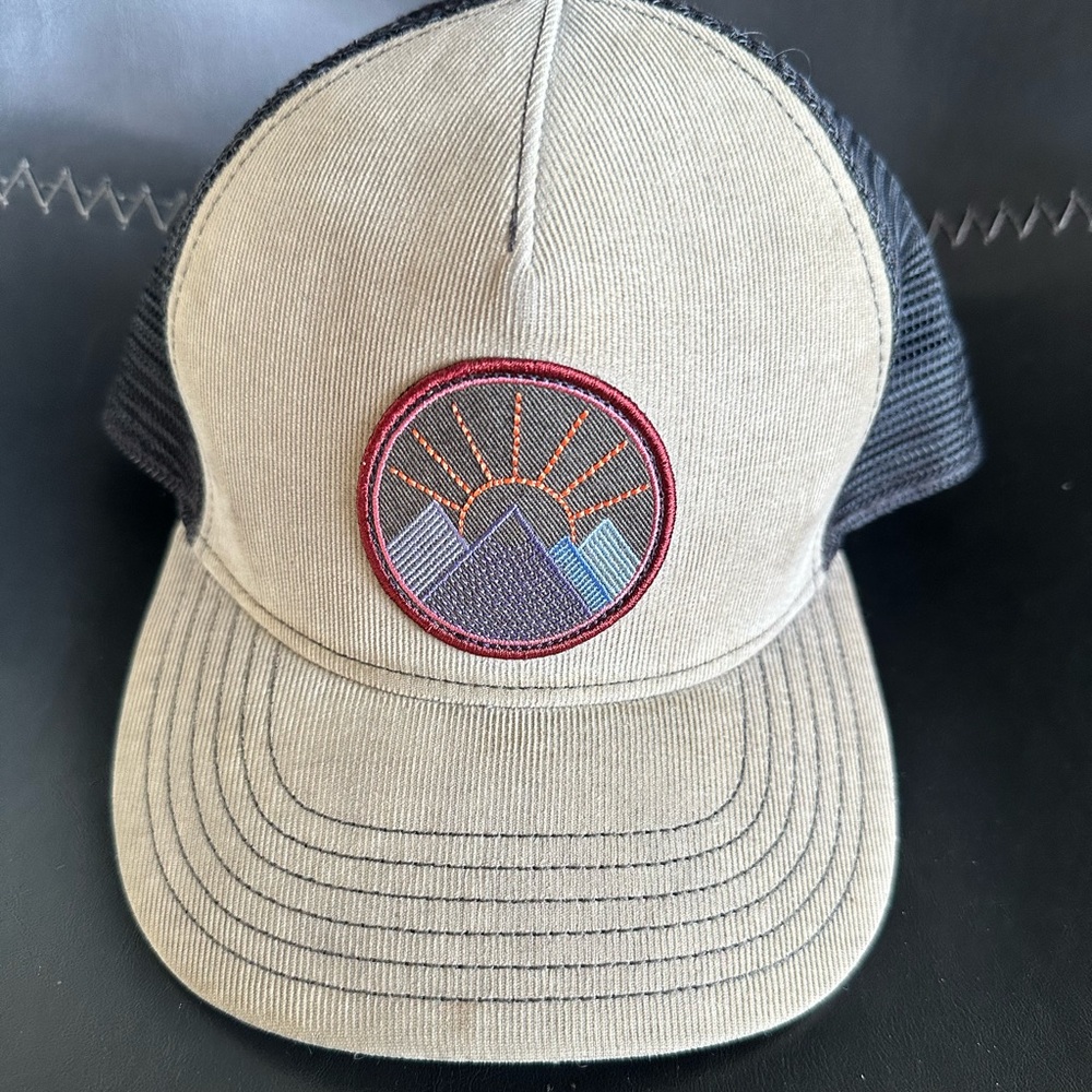 Viva Pistil Trucker‎ Tan & White
Snapback Hat Cap